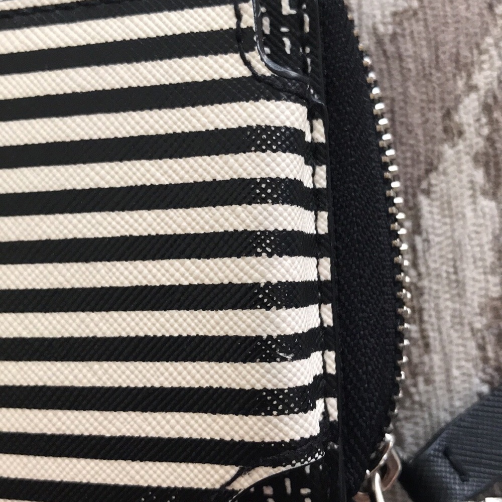 Stella & Dot - Madison Tech Wallet - Picture 3 of 4